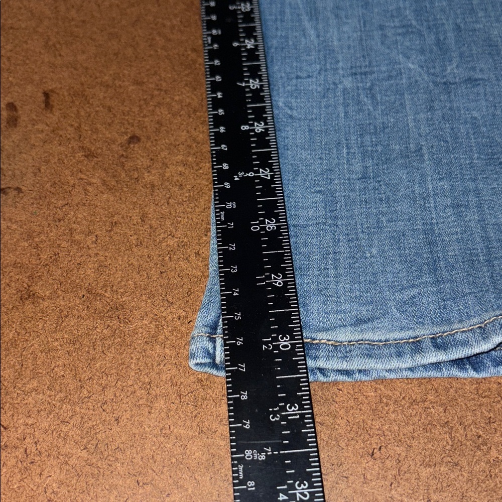 Levi's Classic Blue Straight Leg Women's mid rise skinny Mom Jeans - Picture 8 of 16